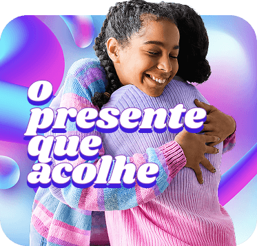 Duas pessoas se abraçando, emocionadas — o presente que acolhe